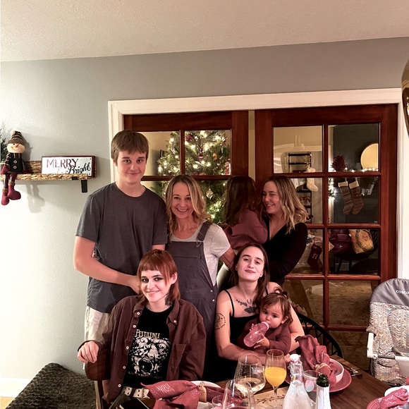 Meet your Posher, Cindi - Picture 3 of 3